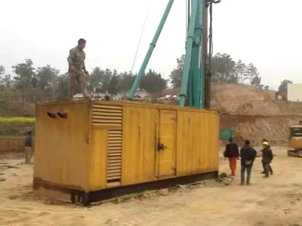 磴口如何判断水冷式机油散热器密封件是否需要更换？